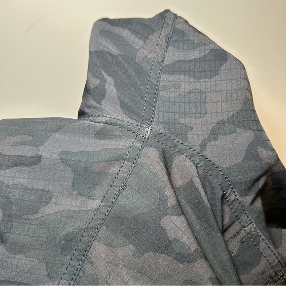 Vuori Stockton Shorts Camo Medium - Picture 11 of 11
